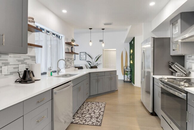 Building Photo - 1514 Forest Lakes Blvd