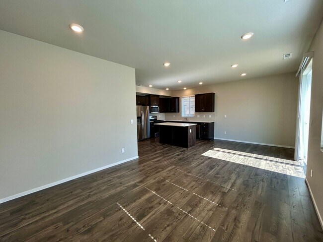 Building Photo - Beautiful 4 Bedroom Home with Attached Garage!