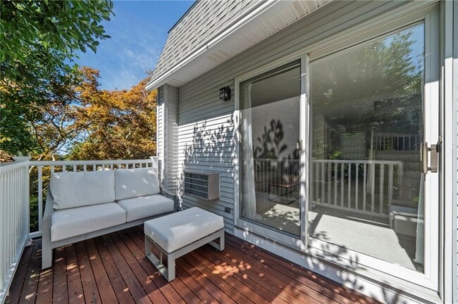 Building Photo - 364 Bellevue Ave