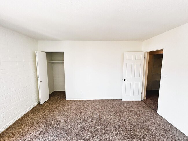 Building Photo - Prime Scottsdale Location! 2 bed 1.5 bath with community pool