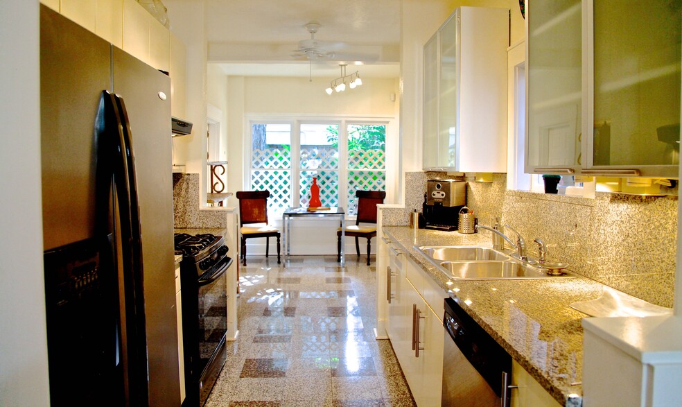 Breakfast Nook - 2508 Van Buren St