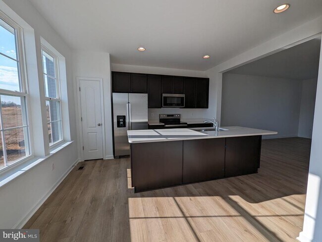 Building Photo - 241 Hillsdale Pl