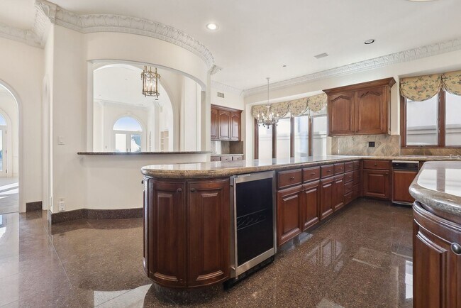 Building Photo - OCEAN VIEW CUSTOM BUILT LUXURY ESTATE