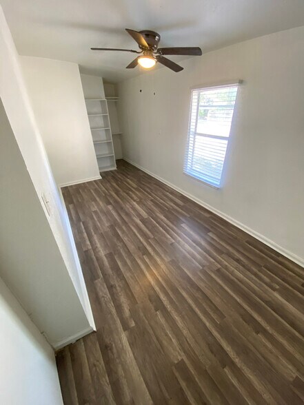 Building Photo - 5415 Buena Vista St