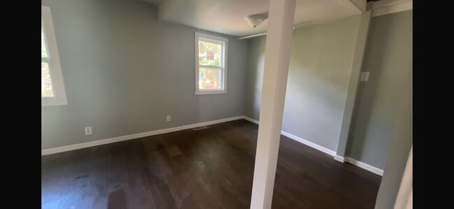 Building Photo - 2 bedrooms house completely remodeled
