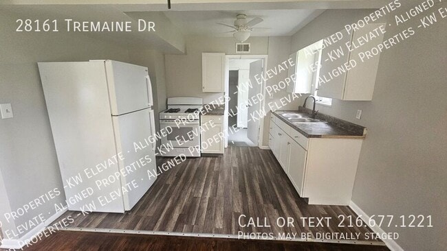 Building Photo - 28161 Tremaine Dr