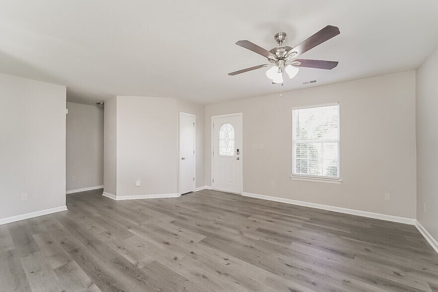 Building Photo - 2896 Rockingham Ct SW
