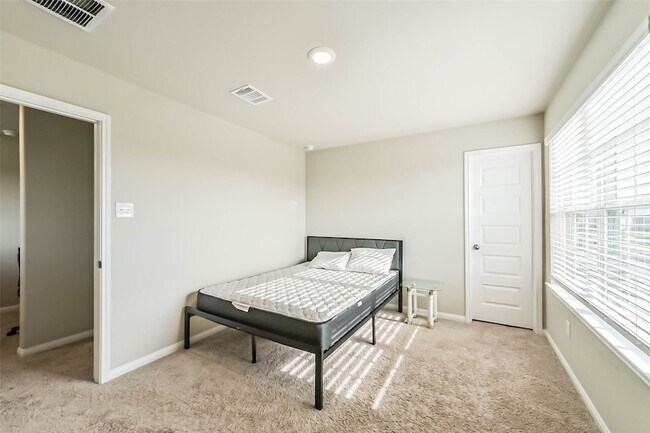 Building Photo - 4907 Luke Matthew Dr