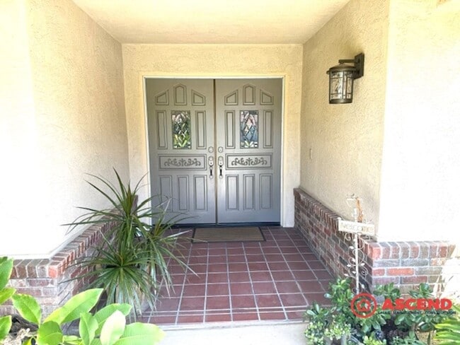 Building Photo - FULLY FURNISHED, Beautiful Home Located In...