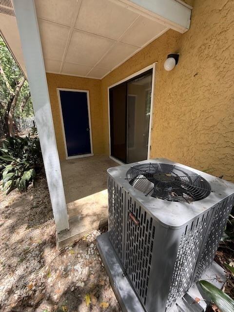 Building Photo - 735 E 7th Ave