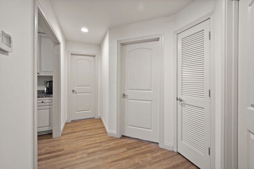 Building Photo - 12 Charlottes Pl