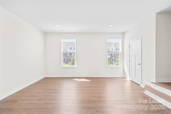 Building Photo - 1725 Aspire St