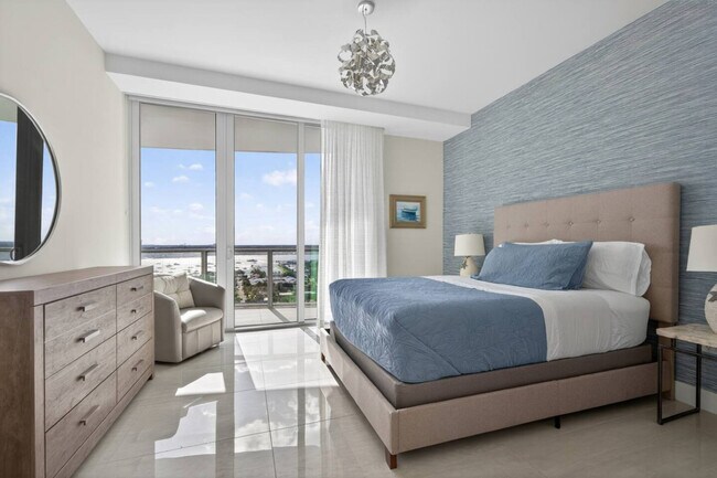 Building Photo - 3100 N Ocean Dr