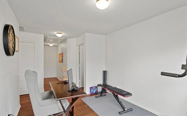 Building Photo - 7402 Hollister Rdg