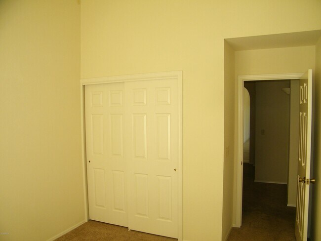 Building Photo - 10533 E Bella Vista Dr