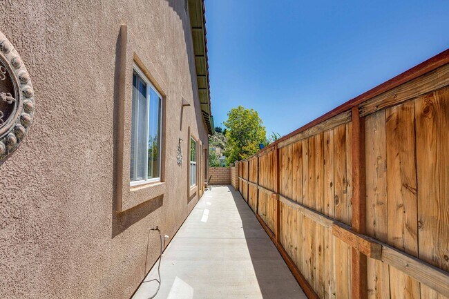 Building Photo - Beautiful Single Story House - most desire...