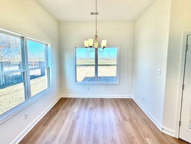 Building Photo - Move In Special! Now Leasing 5BR/3 Bath Home - Somerville.