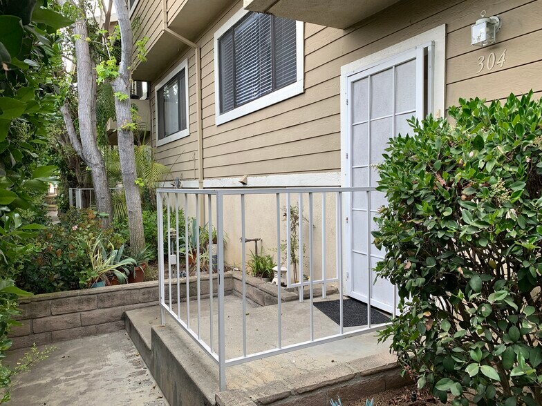 Building Photo - 15220 S Normandie Ave