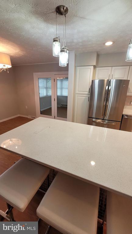 Building Photo - 557 Bellview Ave