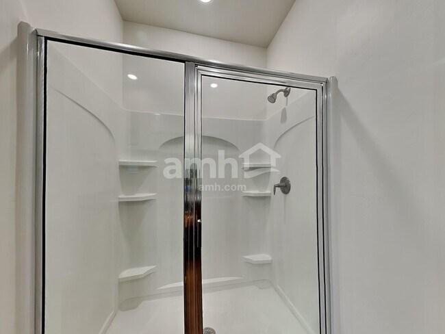 Building Photo - 2997 E S Village Dr