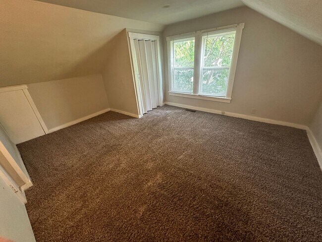 Building Photo - PRELEASING for AUGUST! Spacious 4-Bedroom Home Within Walking Distance to Ball State