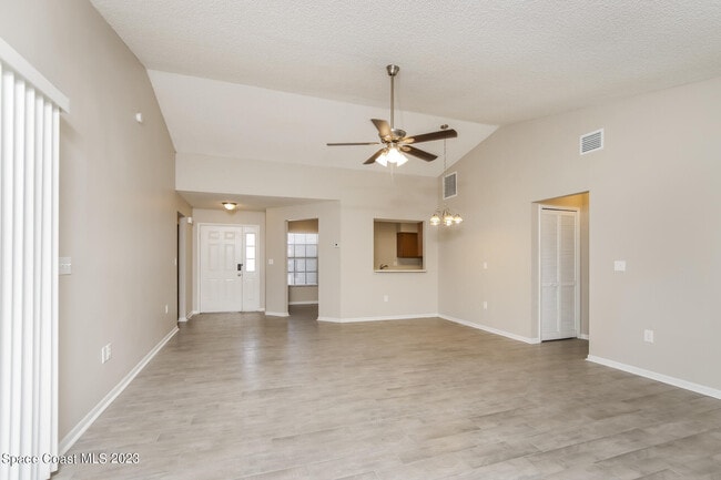 Building Photo - 865 Pine Wood Ave