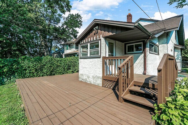 Building Photo - Updated 5 bedroom 2 bath single family house