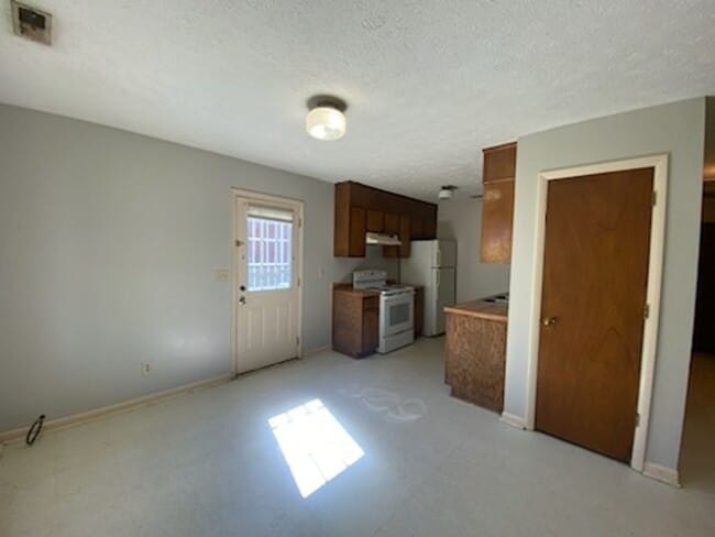 Building Photo - 1966 Glenwick Dr