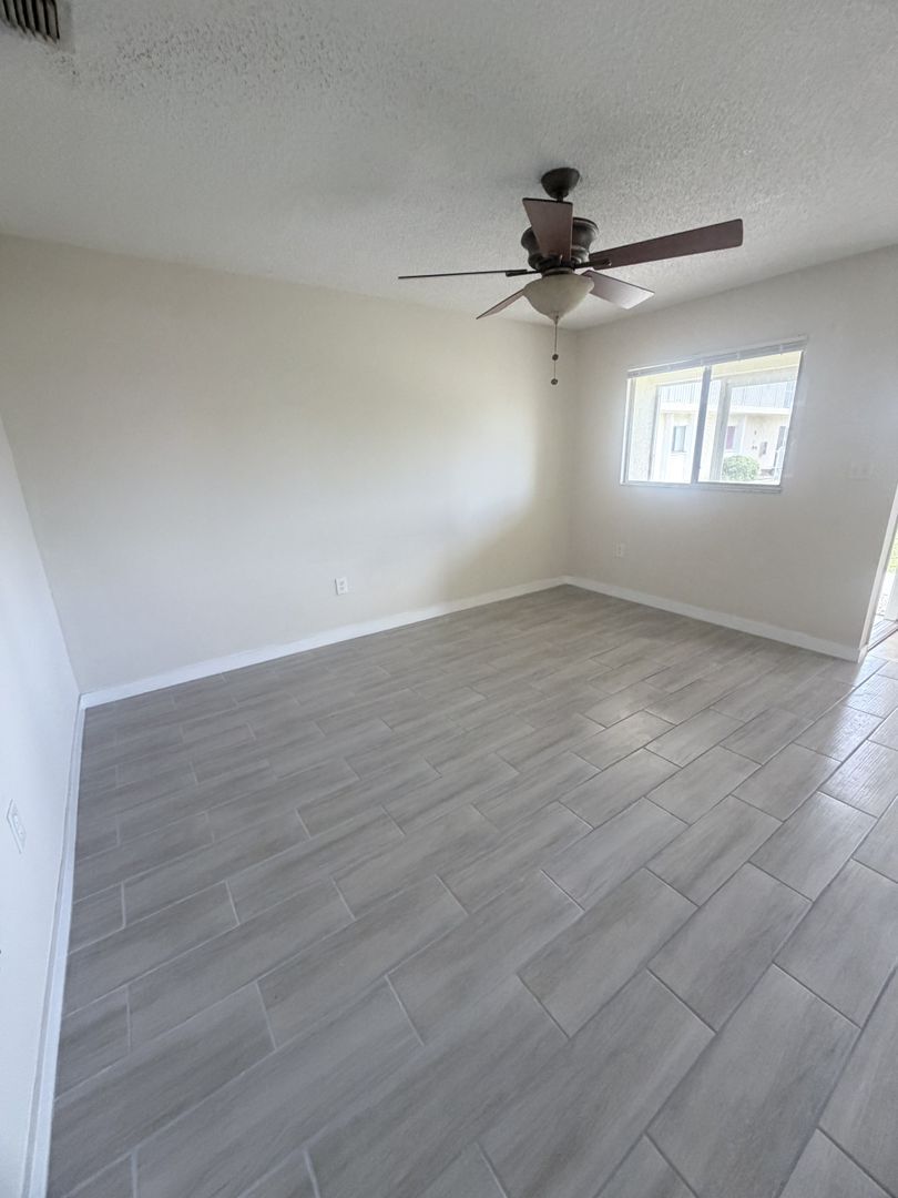 Building Photo - 5004 Chiquita Blvd S