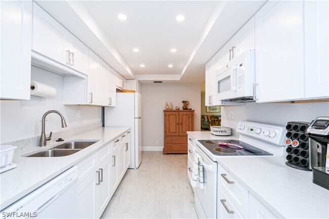 Building Photo - 3645 Boca Ciega Dr