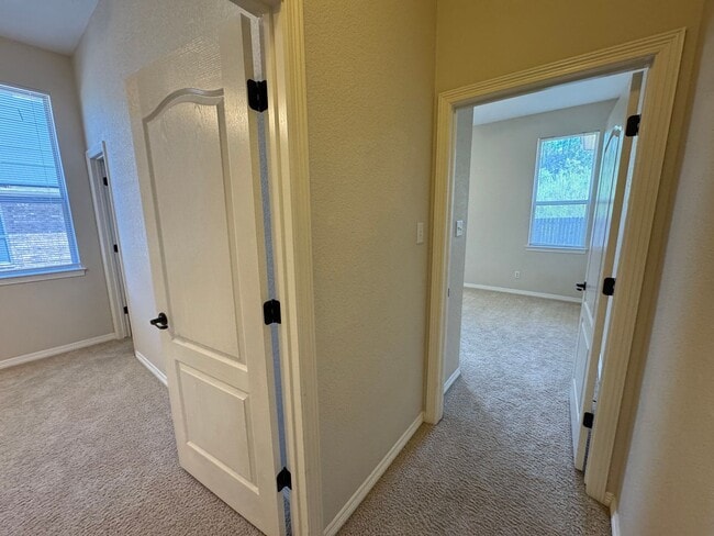 Building Photo - 1712 Iron Jacket Trail