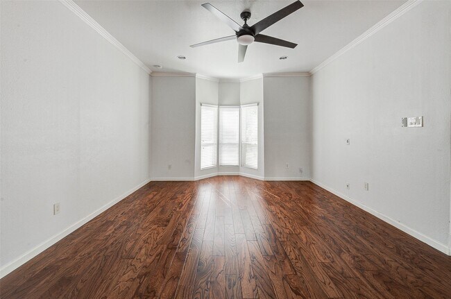 Building Photo - 201 Vanderpool Ln