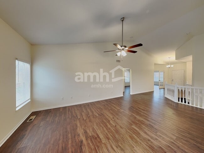 Building Photo - 210 Cherry Tree Ln