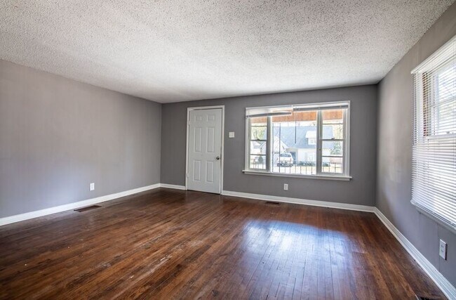 Building Photo - 2242 3rd Ave S