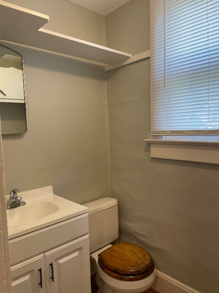 Building Photo - 22 Hendricks Pl