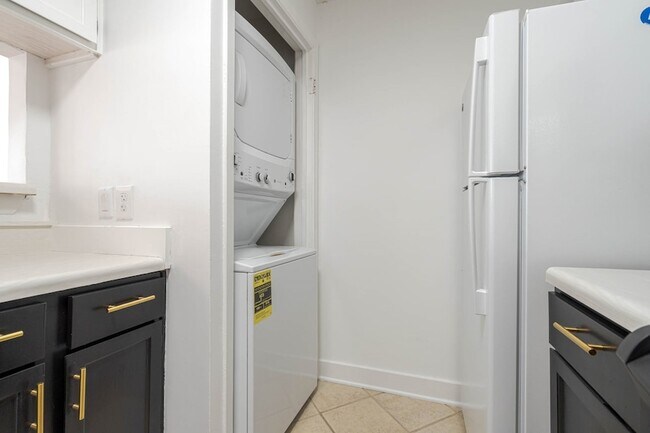 Building Photo - 2277 S Kirkwood Rd