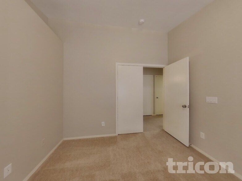 Building Photo - 1312 E Elm Rd