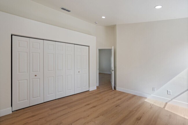 Building Photo - 5520 Muskingham Way