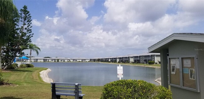 Building Photo - Room For Rent - lake front condo