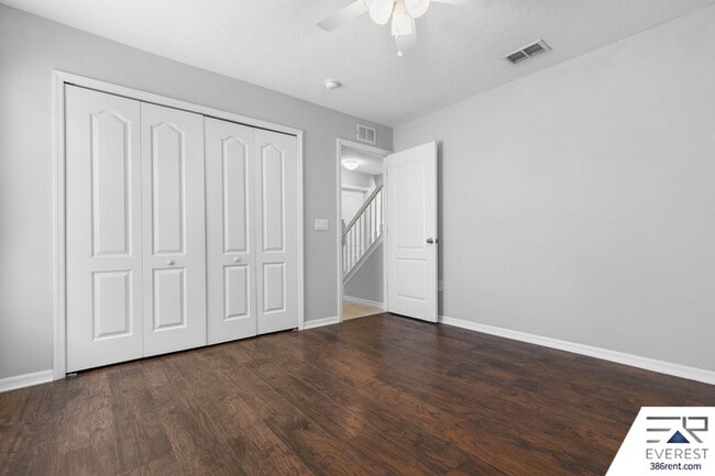 Building Photo - 7 Undermount Path E