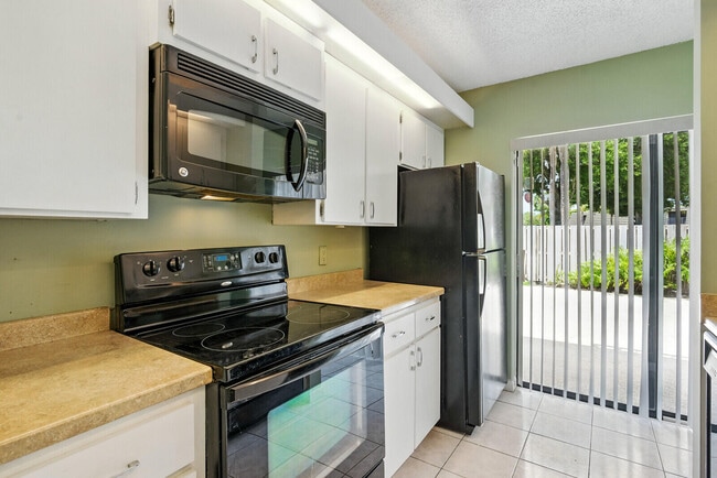 Building Photo - 622 6th Way