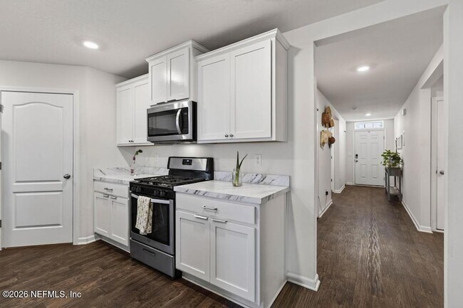 Building Photo - 14 Jarama Cir