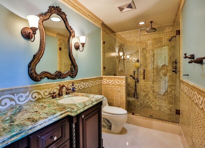 Building Photo - 1331 Roscomare Rd