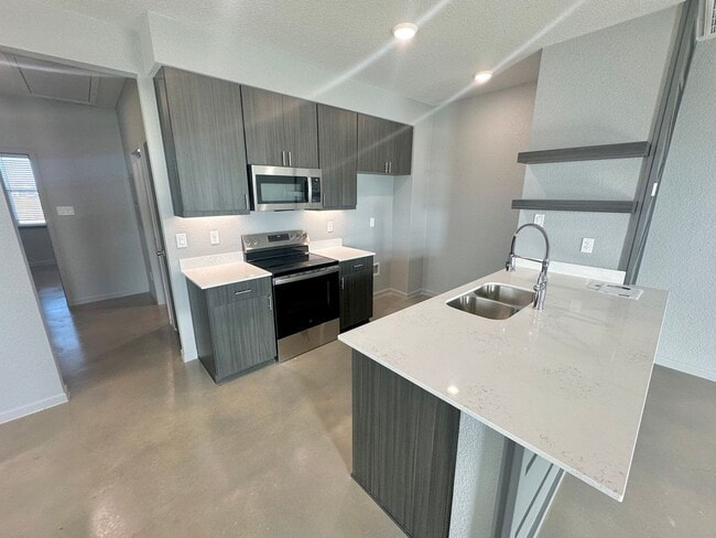 Building Photo - AVAILABLE NOW!