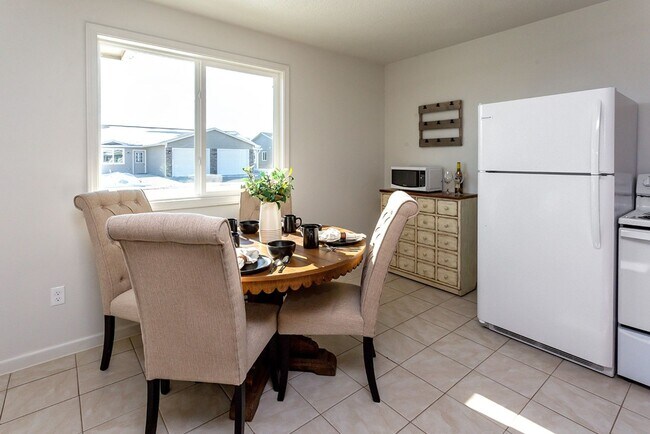 Building Photo - 3 Bedroom, Single-story Townhomes for rent...