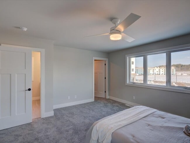 Building Photo - 4880 Romaine Rd