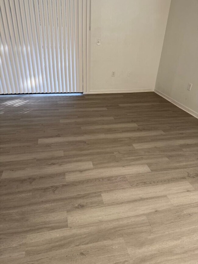 Building Photo - Coral Gardens one bedroom condo