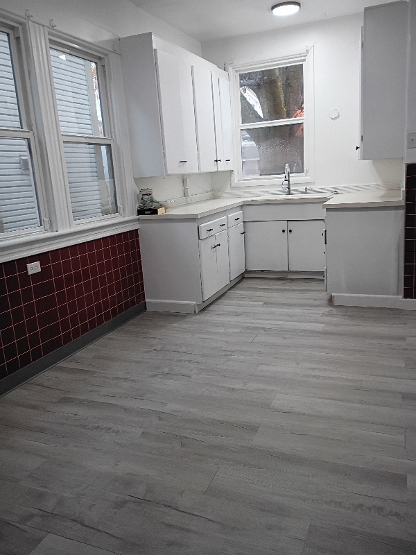 Building Photo - 547 NE Knott St