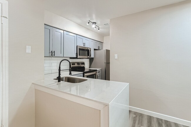 A2 Renovated - 1 Bed 1 Bath - Rise at Highland Meadows