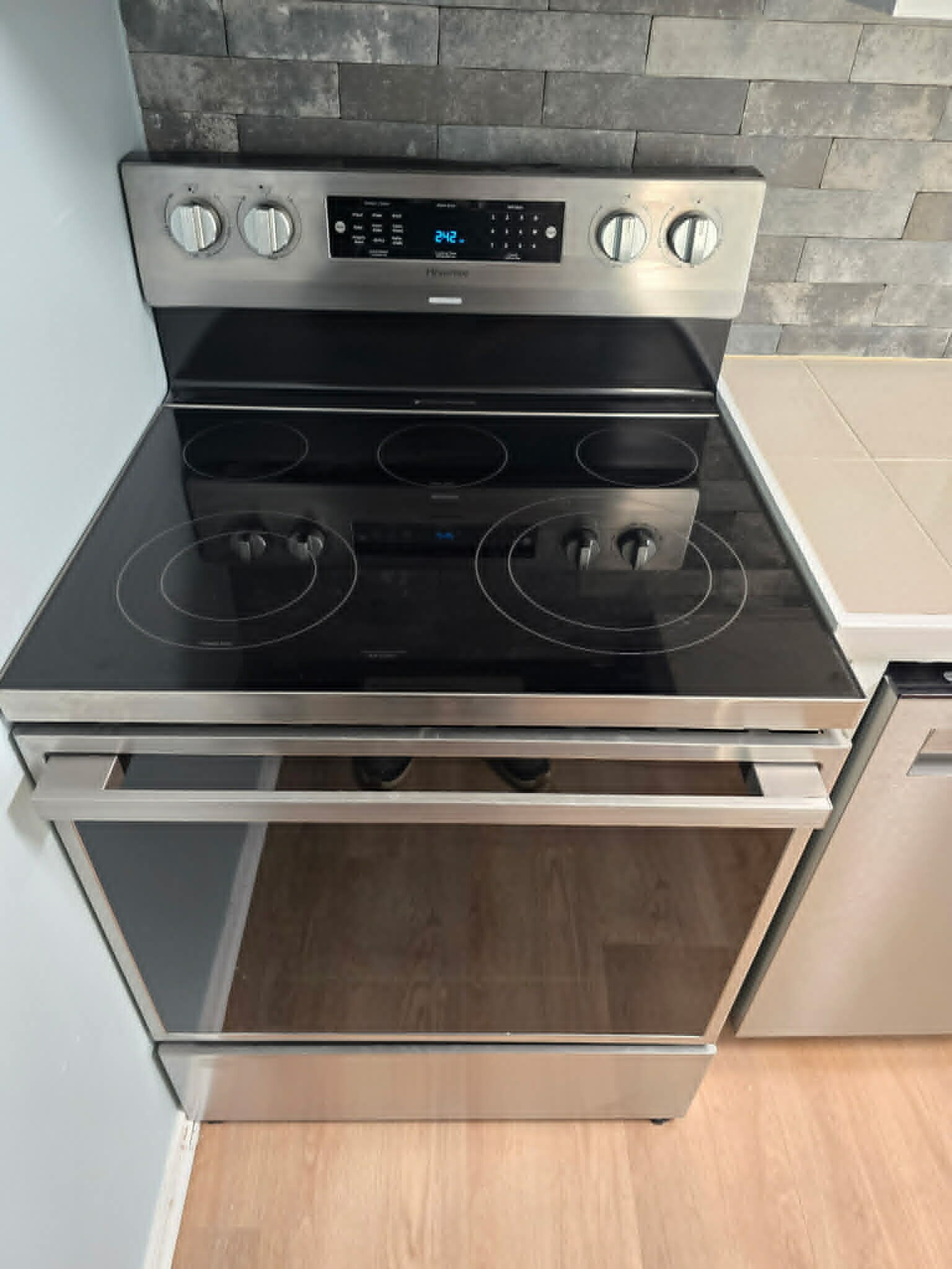 Building Photo - 1702 Wakefield Dr NE